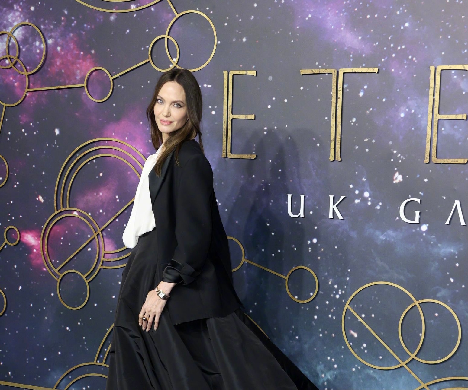 angelina-jolie-uk-gala-screening-of-eternals-271021_Kosty555info_10.jpg