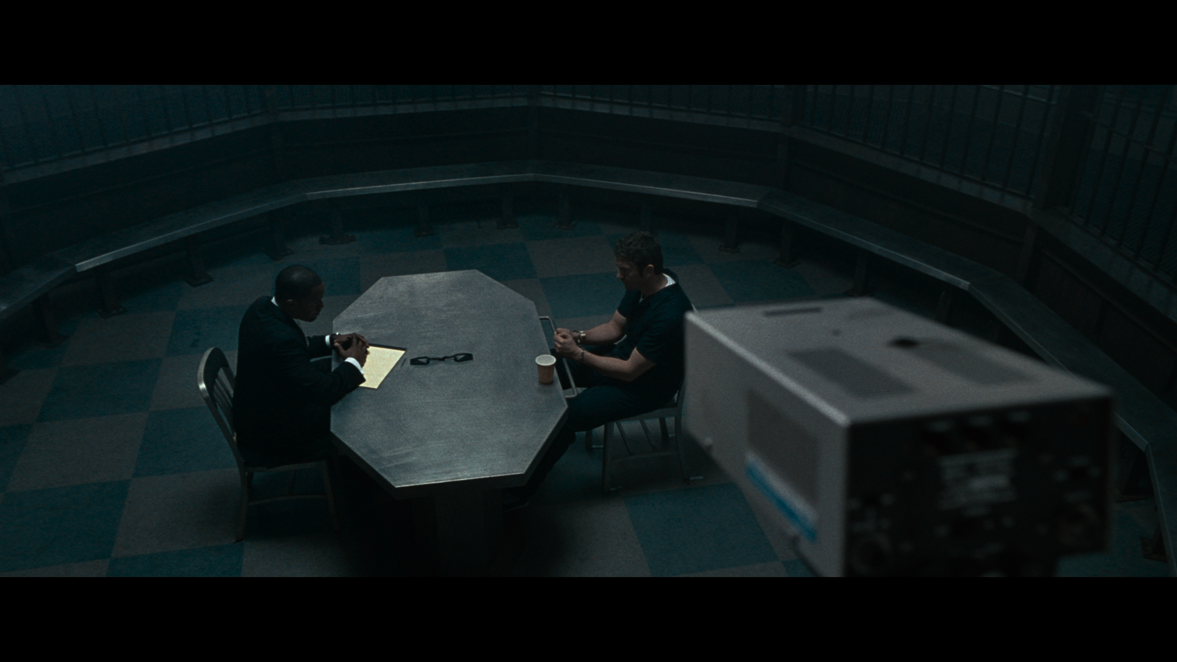 Law.Abiding.Citizen.2009.2160p.UHD.BDRemux.HDR.DoVi.P8.TrueHD7.1.by.DVT.mkv_20211108_173524.411.png