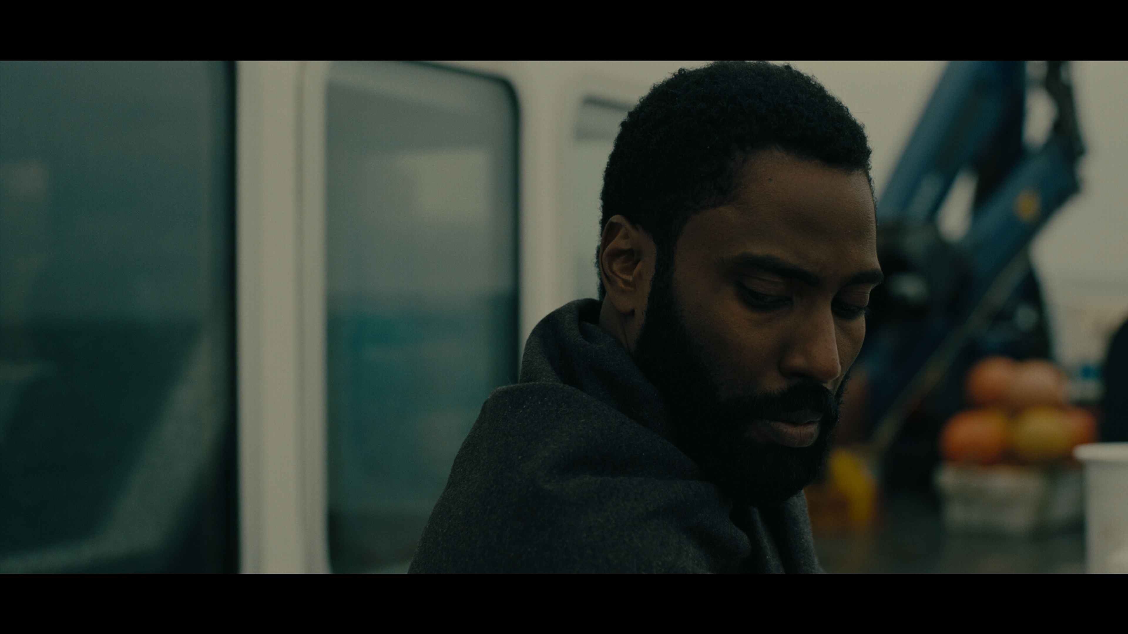 Tenet.2020.2160p.UHD.BDRemux.DTS-HD.MA.5.1.P8.HYBRID.DoVi-DVT.mkv_001055.154.png