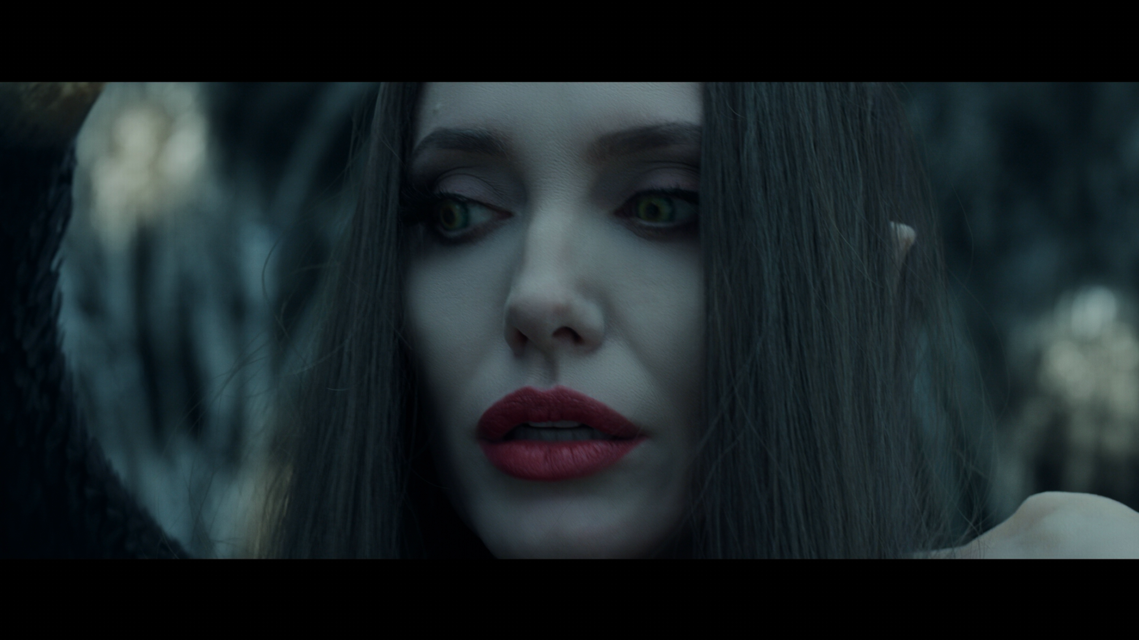 Maleficent.Mistress.of.Evil.2019.2160p.UHD.BDRemux.TrueHD.Atmos.7.1.P8.HYBRID.DoVi-DVT.mkv_004115.098.png