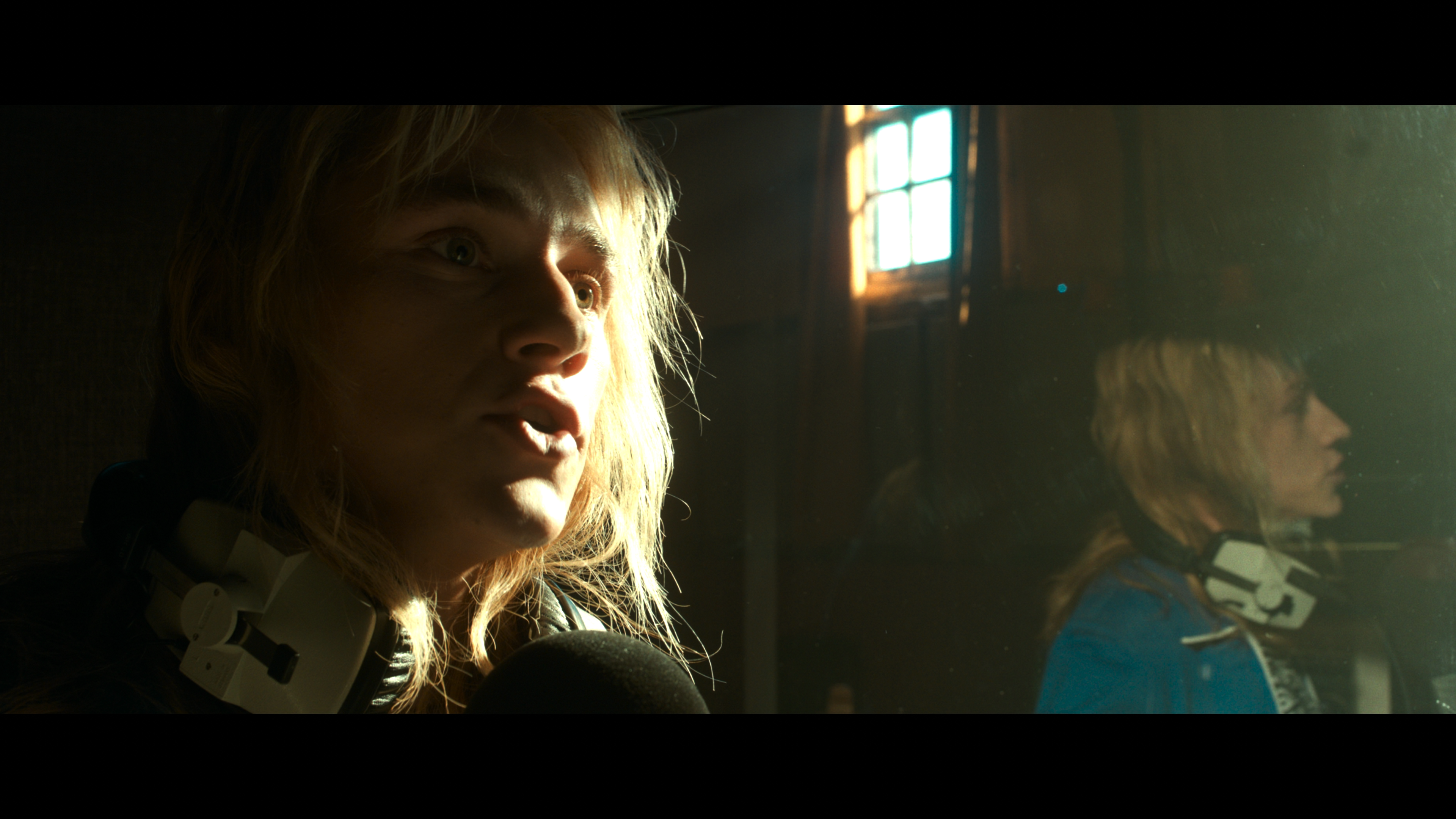 Bohemian.Rhapsody.2018.2160p.UHD.BDRemux.TrueHD.Atmos.7.1.HDR10+.DoVi.P8.by.DVT.mkv_20220103_113627.619.png