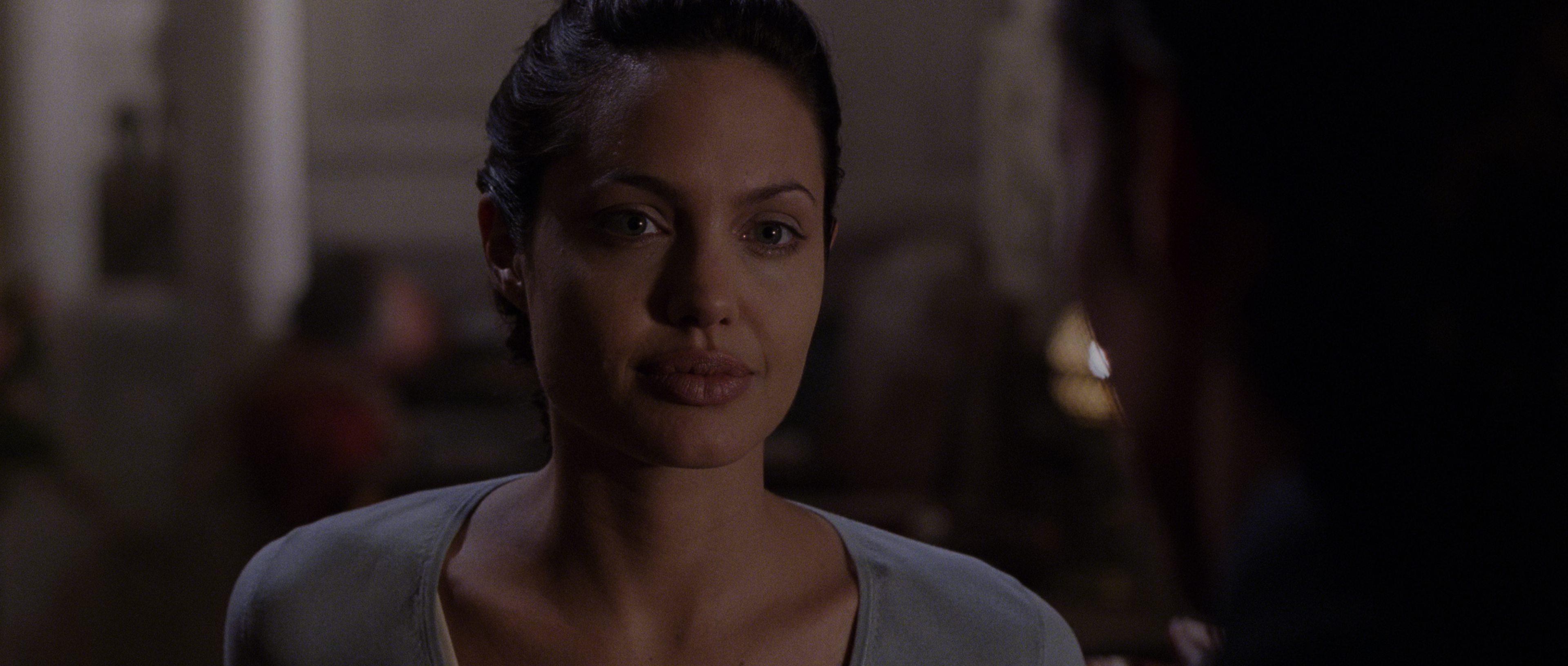 Lara.Croft.Tomb.Raider.2001.2160p.UHD.BDRip.DDP+.DoVi.by.DVT.mkv_snapshot_00.24.47_[2022.01.30_11.21.27].png