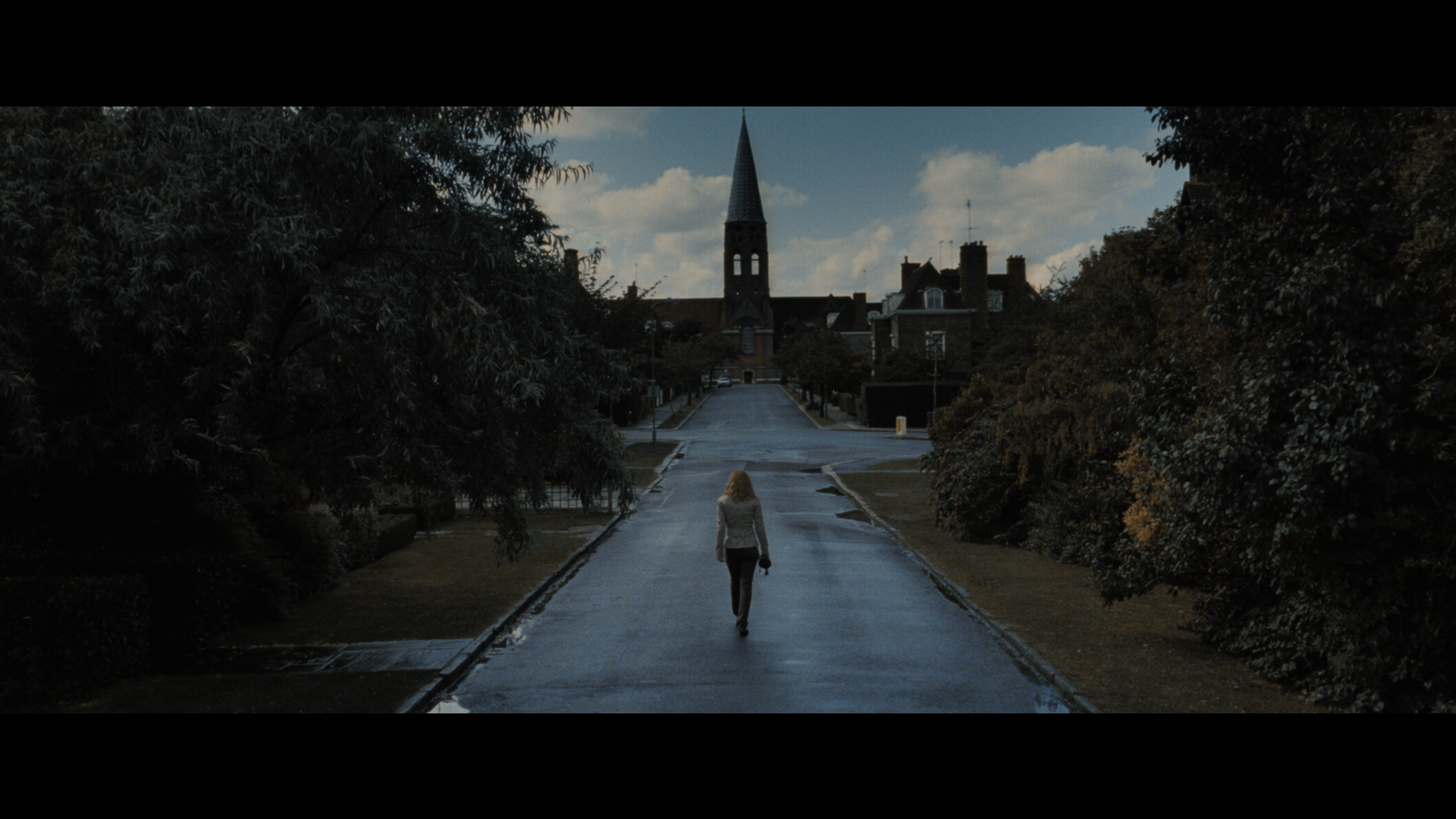 Harry.Potter.and.the.Deathly.Hallows.Part.1.2010.2160p.UHD.BDRemux.DTSX.7.1.P8.HYBRID.DoVi-DVT.mkv_000321.923.png