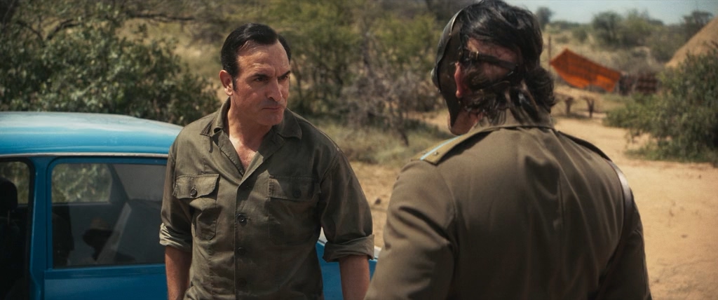 OSS 117.Alerte rouge en Afrique noire.2021.DUB.IVI.BDRip-AVC.[wolf1245.ExKinoRay].mkv_20220220_125154.629.jpg