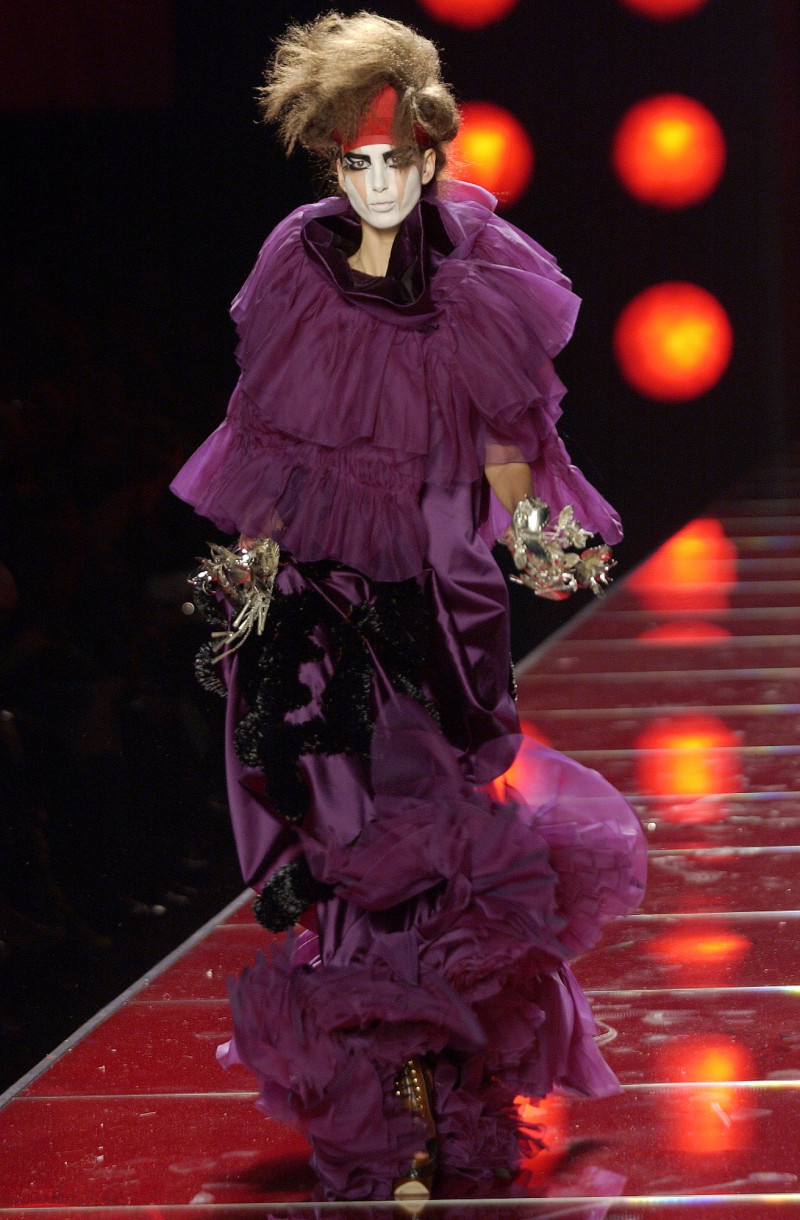 christian-dior-spring-2003-couture-00320h-bettina-weitze.jpg