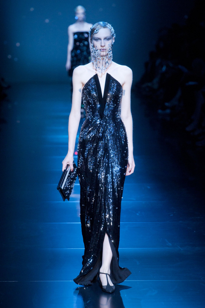 От кутюр музыка. Armani prive at Couture Fall 2012. Армани от Кутюр.