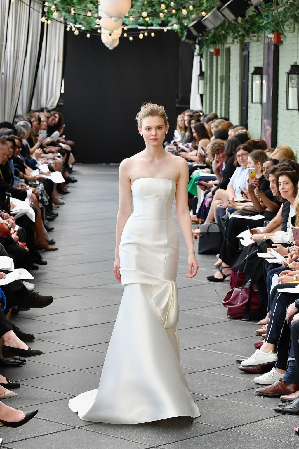 945919094-amsale-bridal-spring-2019-vogue-pr.jpg