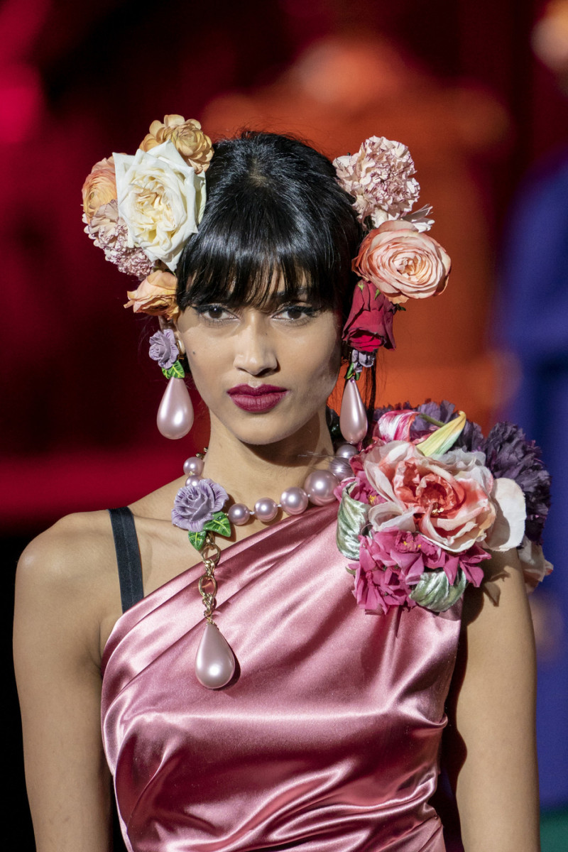 Dolce+Gabbana+Fall+2019+Details+neXODNSP3Fgx.jpg