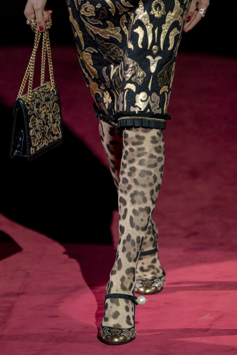 Dolce+Gabbana+Fall+2019+Details+RocaobY1_QQx.jpg