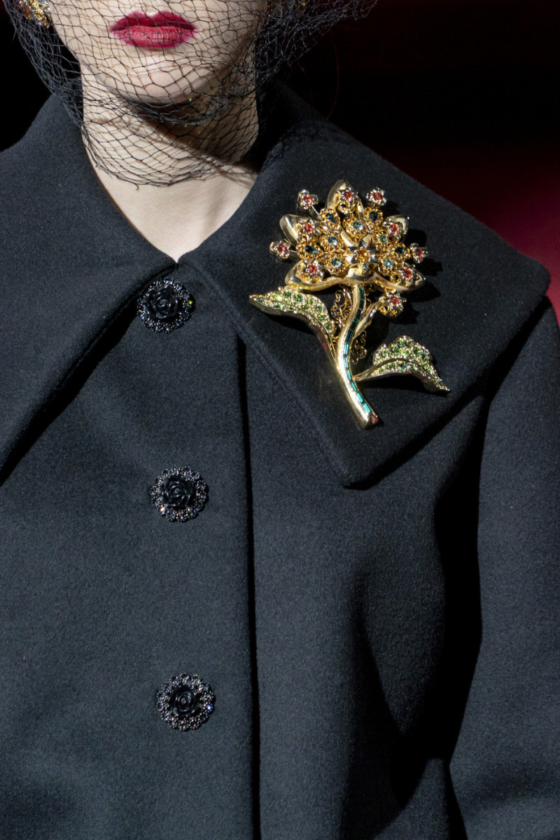 Dolce+Gabbana+Fall+2019+Details+CzQ2Yb9uFD2x.jpg
