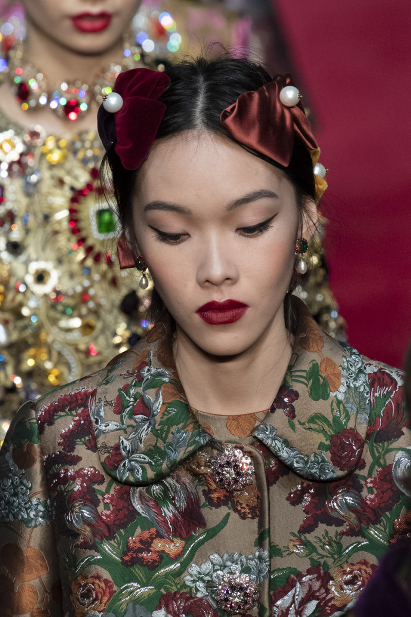 Dolce+Gabbana+Fall+2019+Details+qI1DaOficFZx.jpg