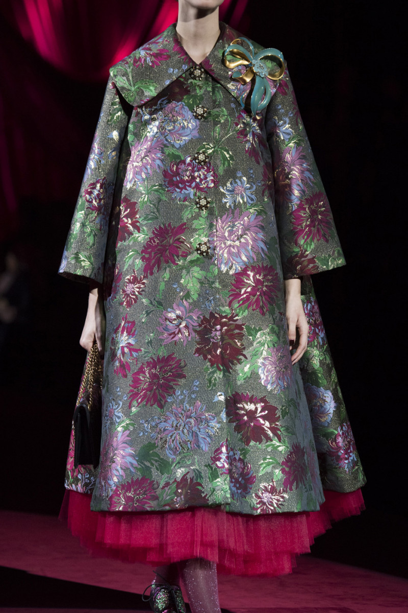Dolce+Gabbana+Fall+2019+Details+ENnv1eFqVYAx.jpg
