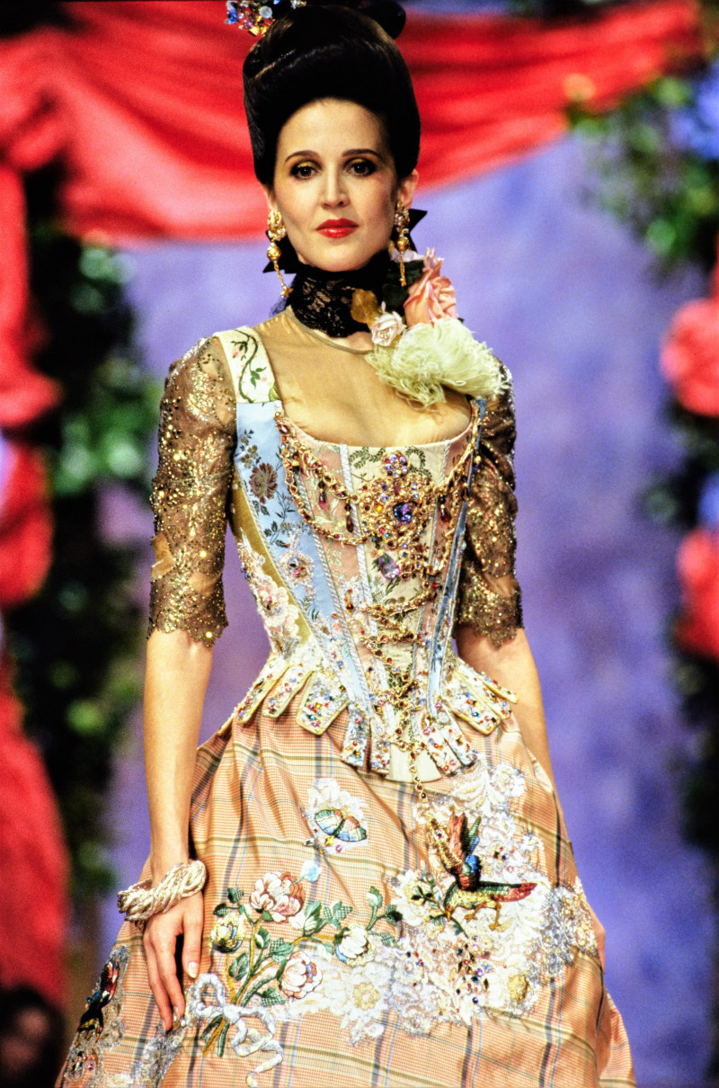 050-christian-lacroix-spring-1994-couture-CN10056705-suzanne-von-aichinger.jpg