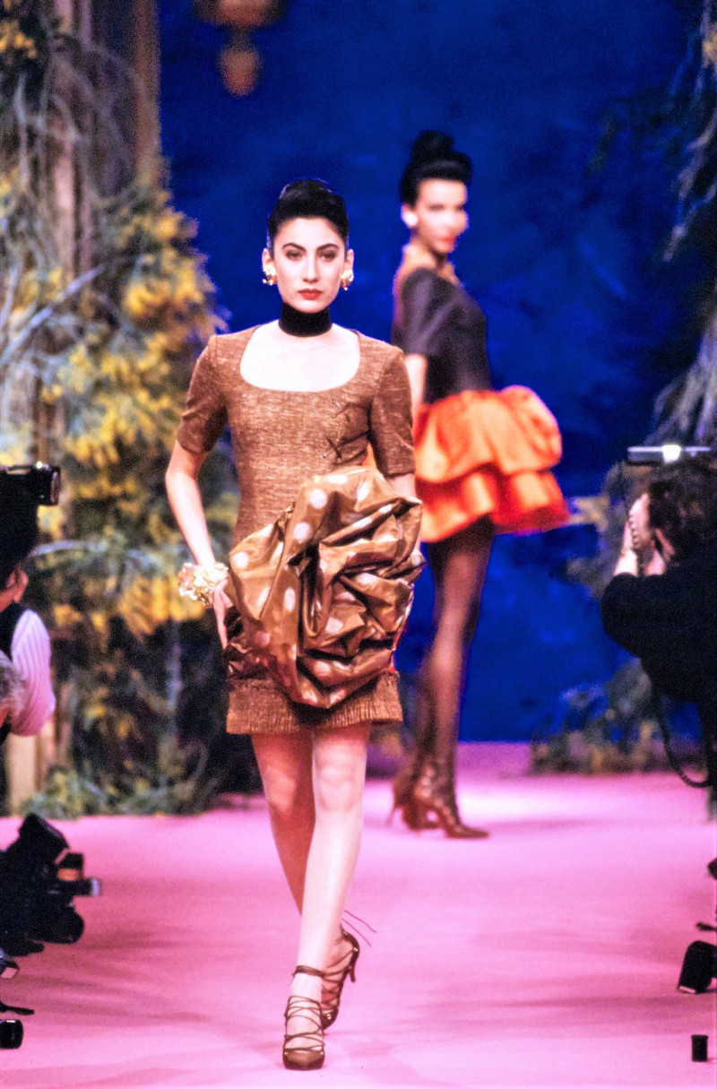 038-christian-lacroix-spring-1988-couture-CN10053756-anh-duong.jpg