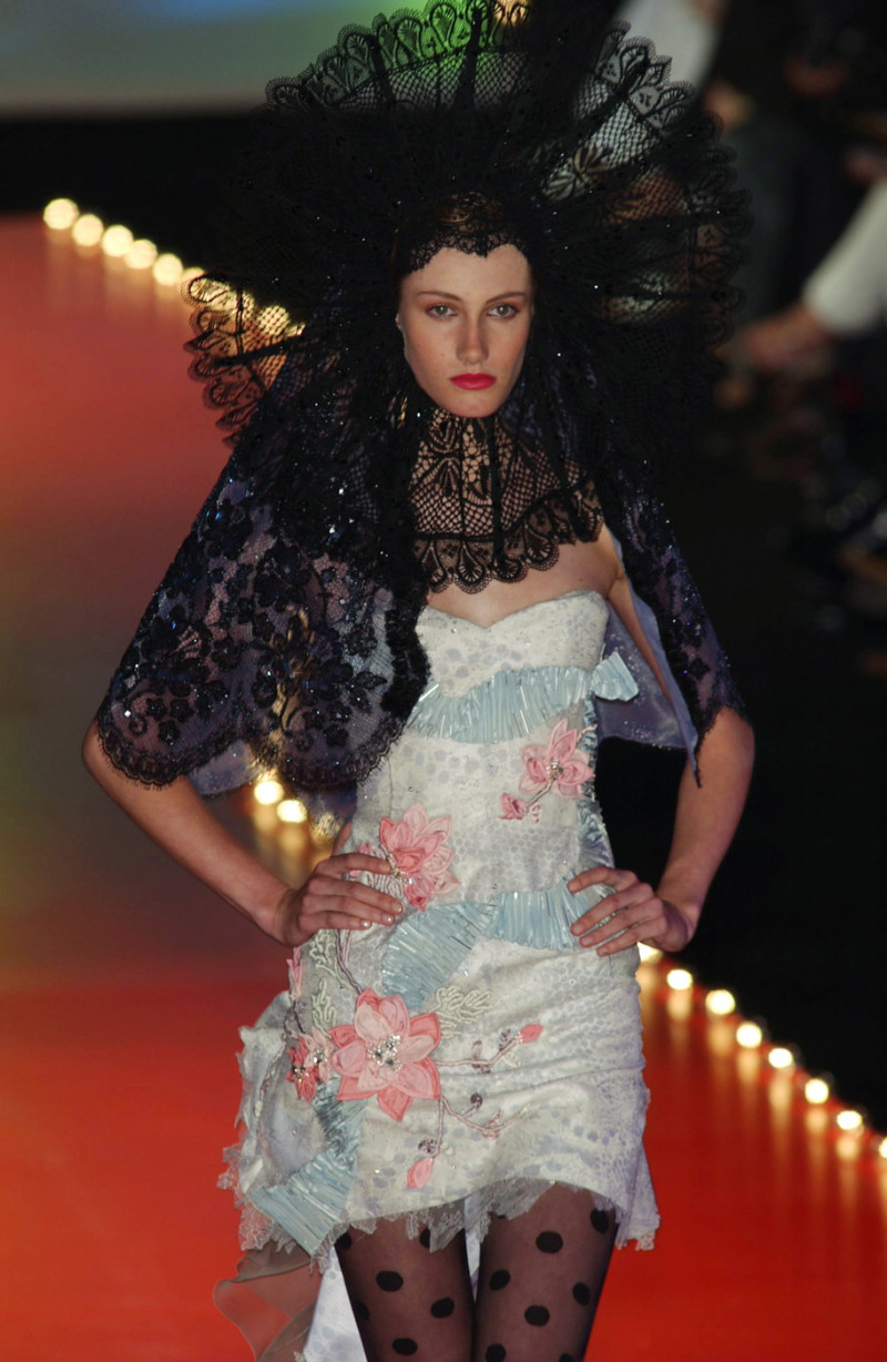 Christian+Lacroix+Fall+2001+LoXQn8d8QiAx.jpg