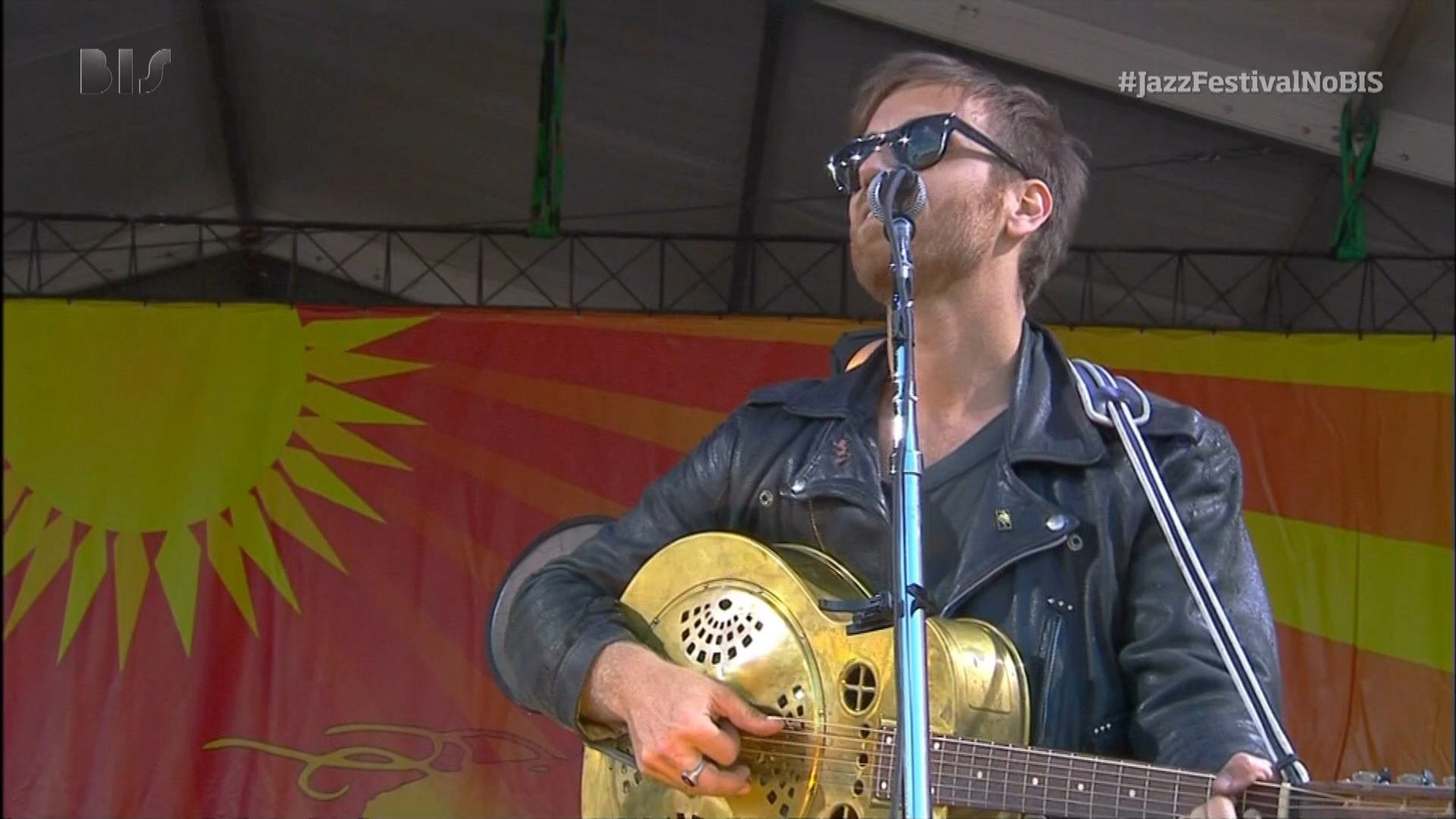 The Black Keys - New Orleans Jazz and Heritage Festival - 2013-05-05.mkv_20220804_105833.663.png