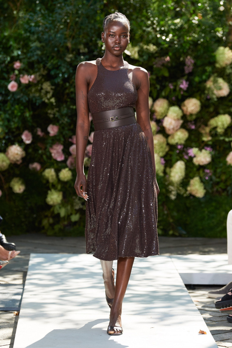 00060-Michael-Kors-Spring-22-RTW-New-York-credit-gorunway.jpg
