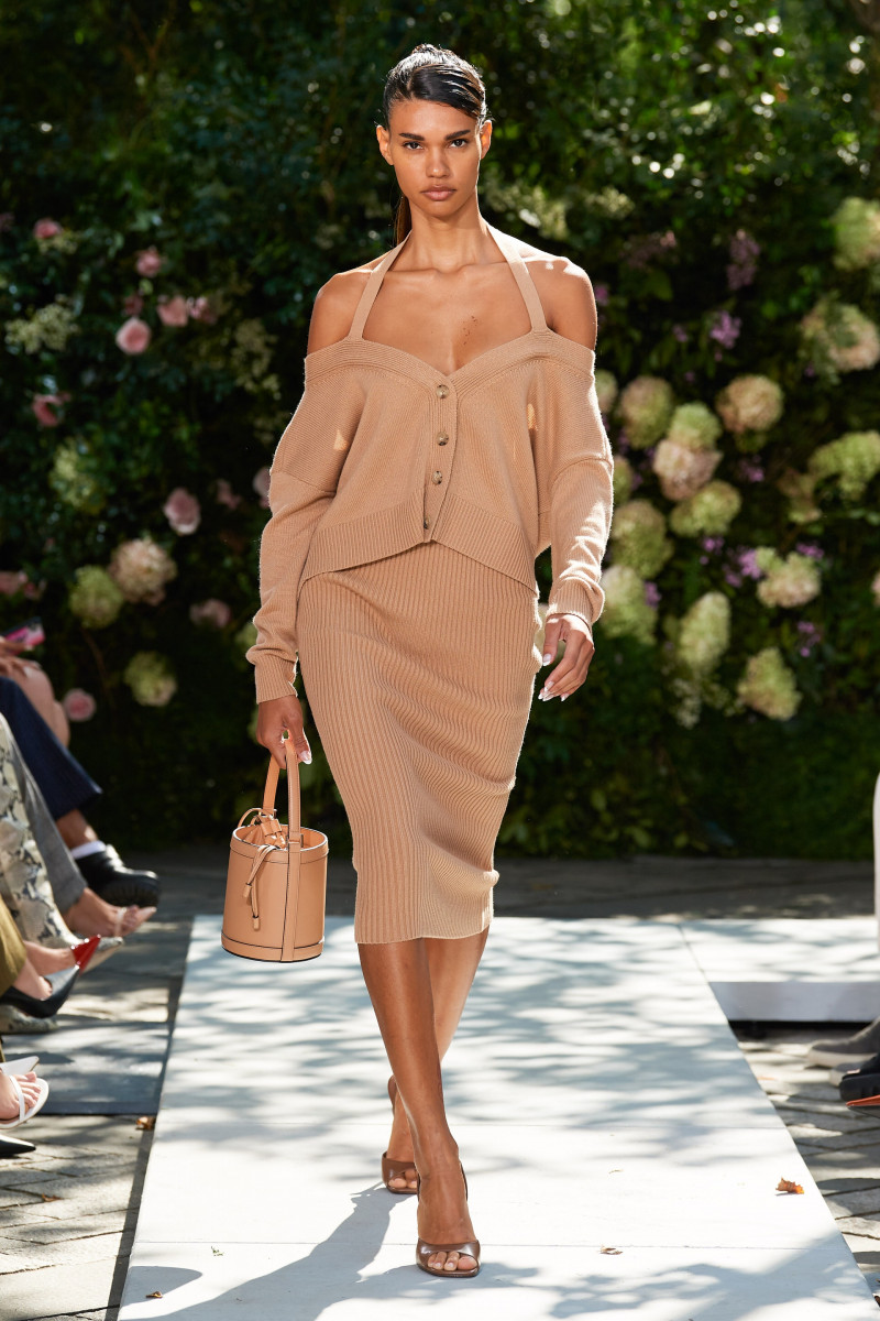 00055-Michael-Kors-Spring-22-RTW-New-York-credit-gorunway.jpg