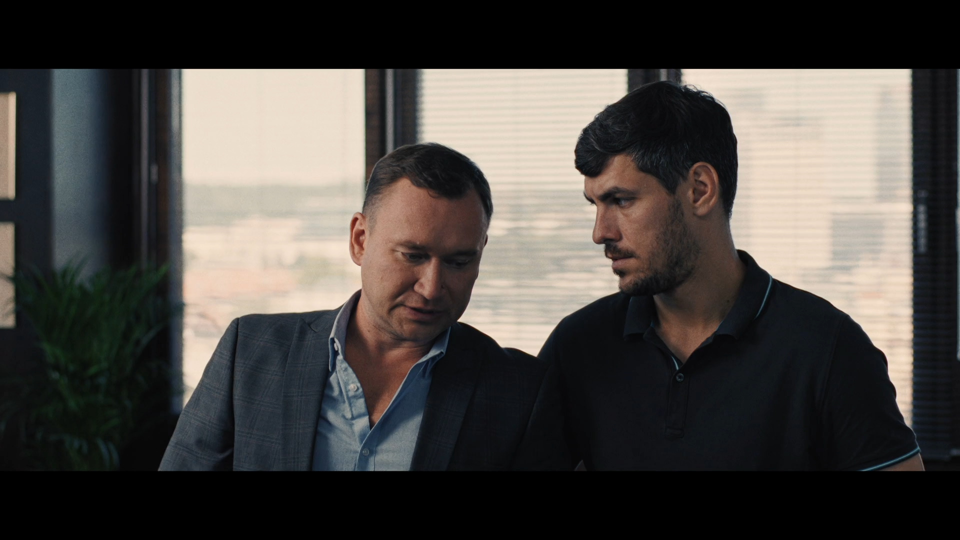 Man.For.Money.2021.WEB-DL.1080p.ExKinoRay.mkv_snapshot_01.12.08.png