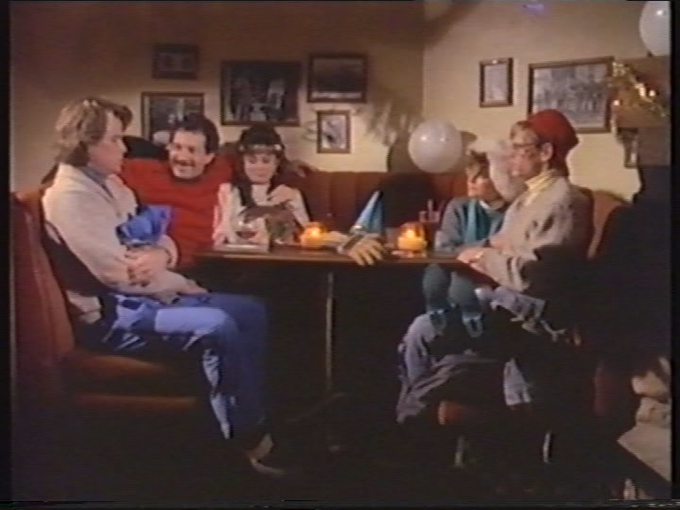 Iced (1988) VHSRip, MVO Варус Видео.mpg_snapshot_00.07.37.457.png