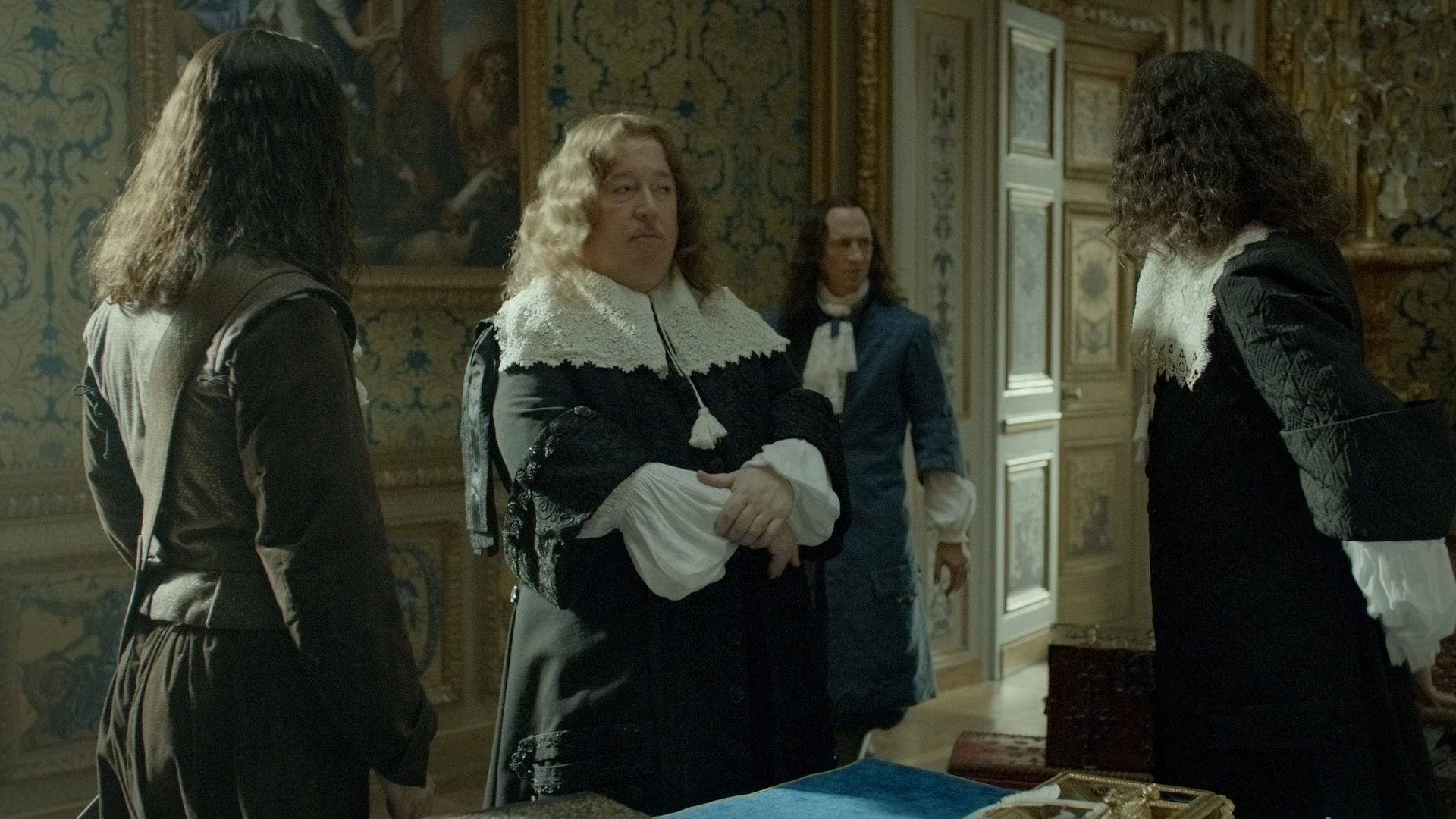 S01E01.Welcome to Versailles.mkv_snapshot_11.18.880.png