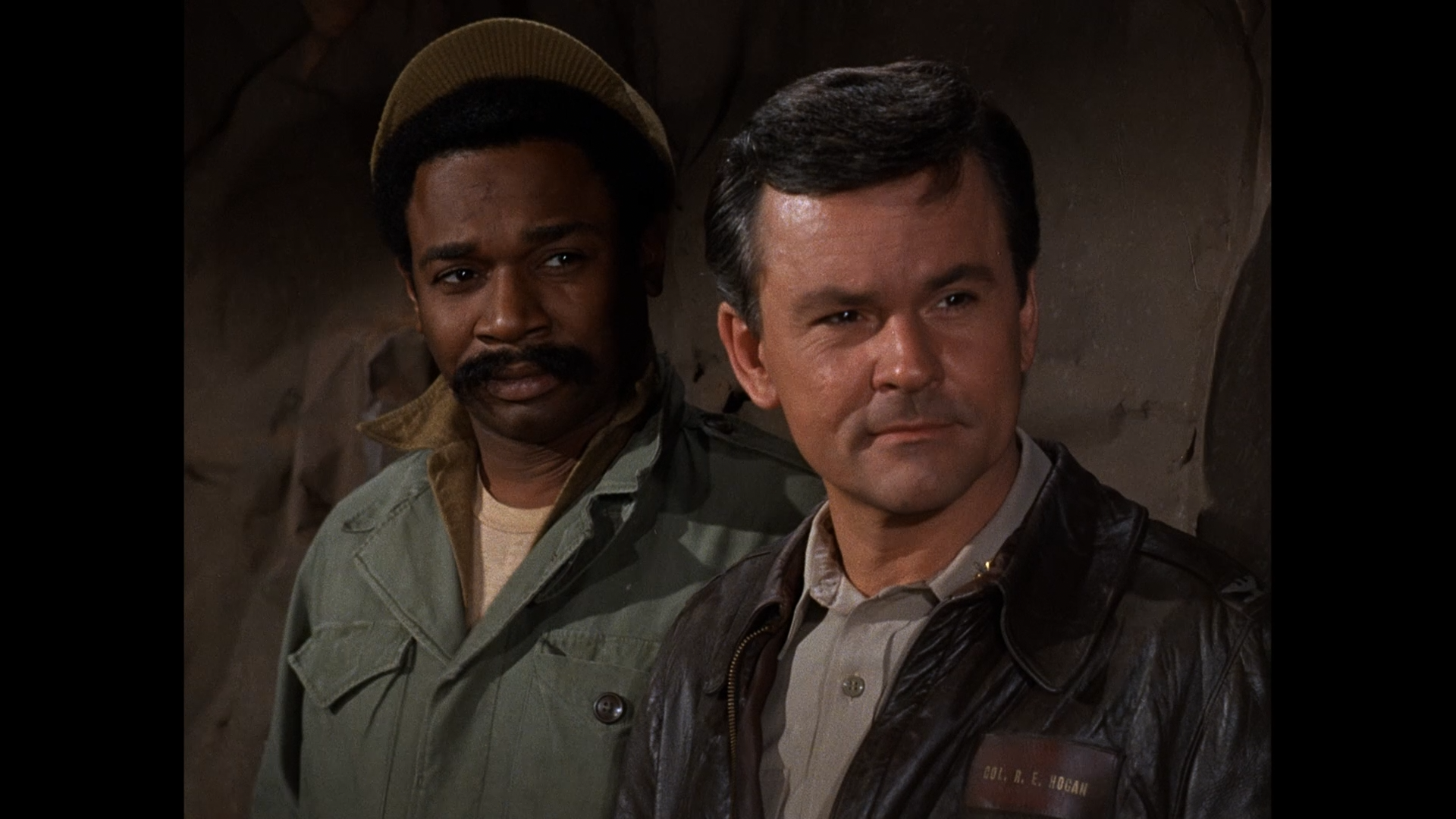 Hogans.Heroes.S03E26.How.to.Escape.From.Prison.Camp.without.Really.Trying.1080p.BluRay.Remux.Rus.Eng-@EniaHD_0001.png