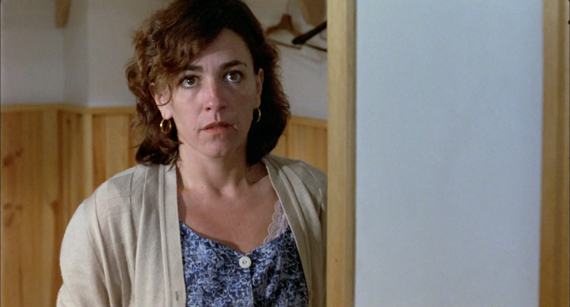 За что мне это (Que he hecho yo para merecer esto) 1984.mkv_snapshot_00.03.10.000.png