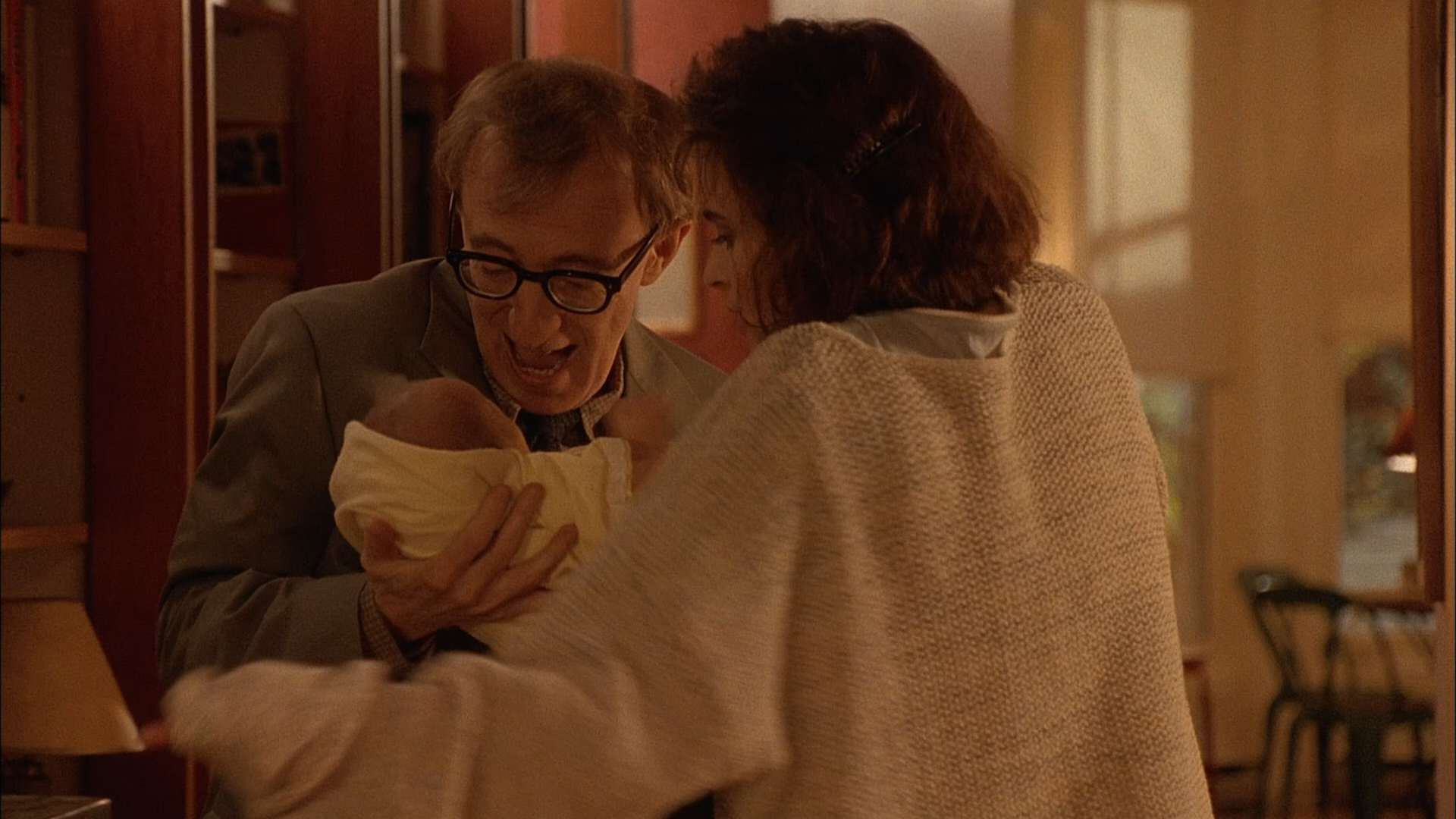 Великая Афродита (Mighty Aphrodite) 1995.mkv_snapshot_00.07.50.000.png