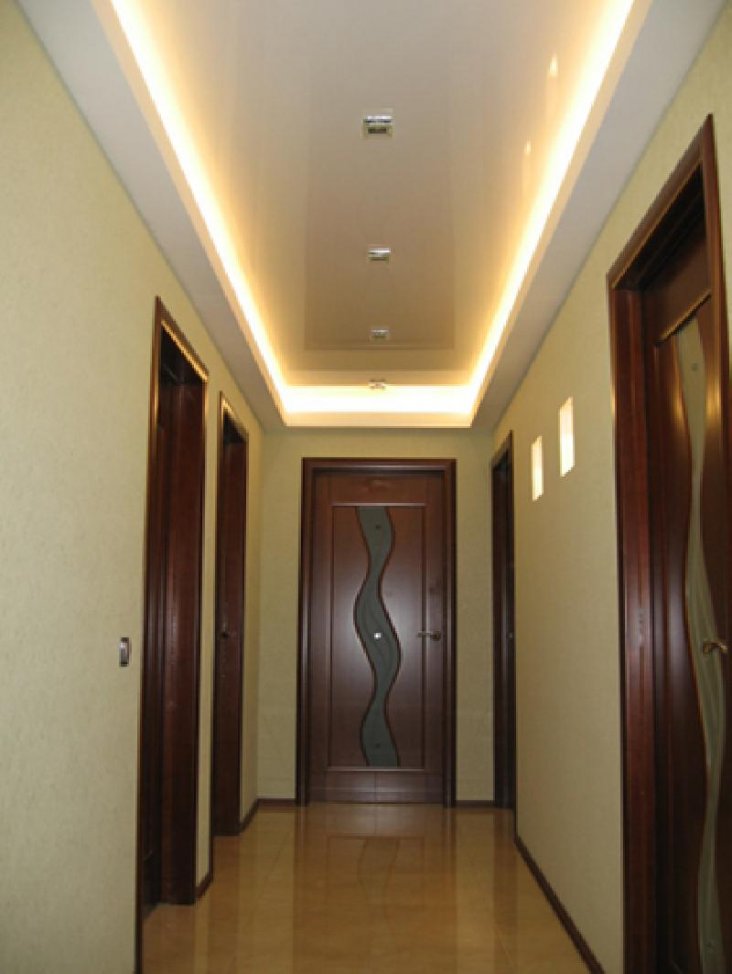 Освещение в коридоре с натяжным потолком фото