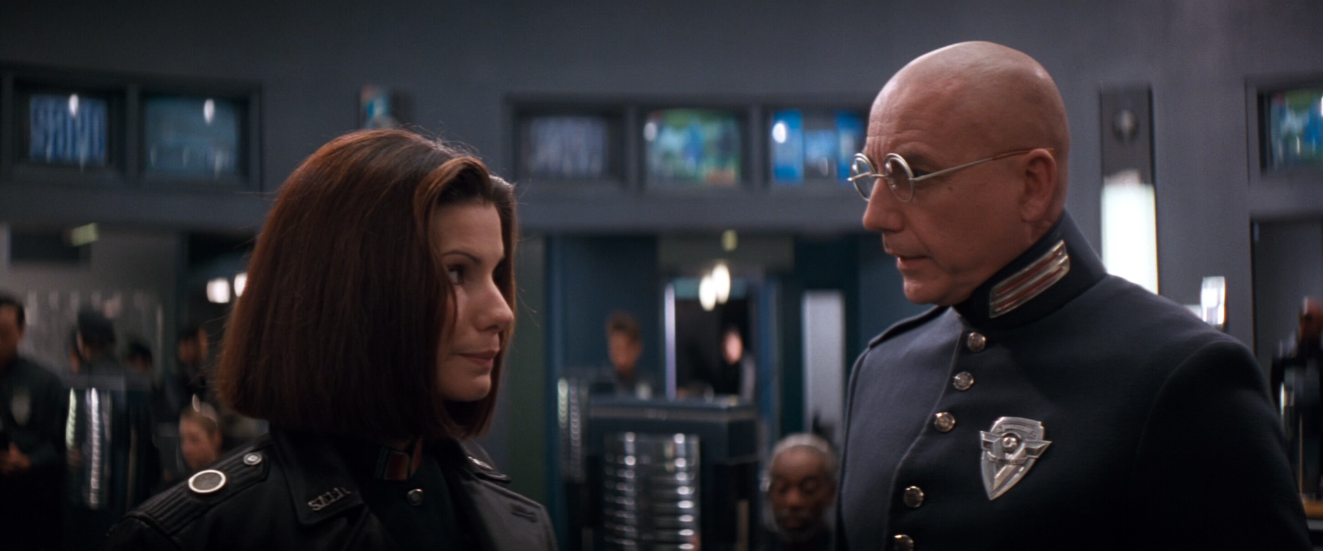 Разрушитель (Demolition Man) 1993.mkv_snapshot_00.15.20.920.png