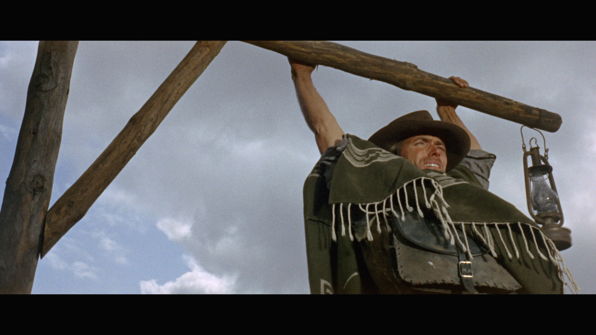Per un pugno di dollari_1964г_Sergio Leone, Clint Eastwood, Lee Van Cleef  Gian Maria Volonte.mkv_20230319_160815.105.png