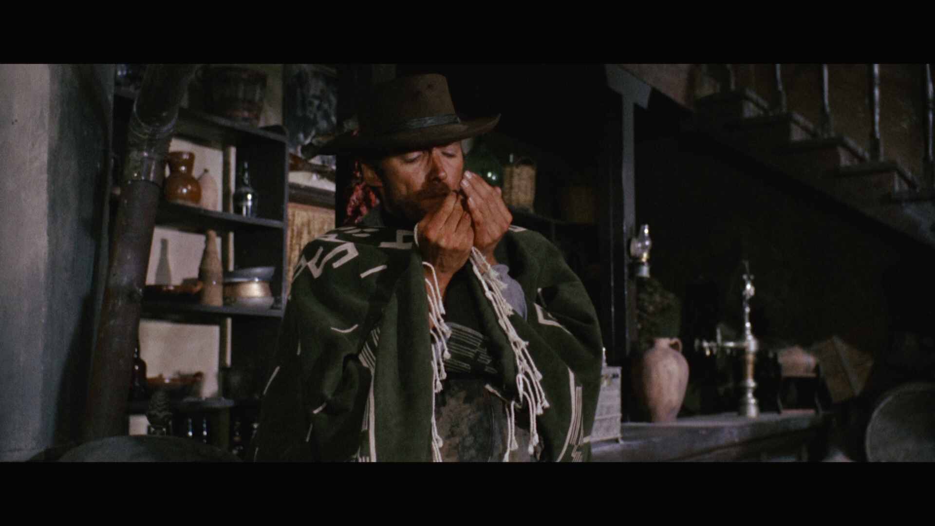Per un pugno di dollari_1964г_Sergio Leone, Clint Eastwood, Lee Van Cleef  Gian Maria Volonte.mkv_20230319_160853.805.png