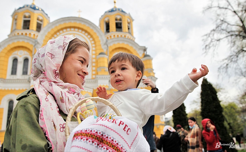 Празднование Пасхи в Росси