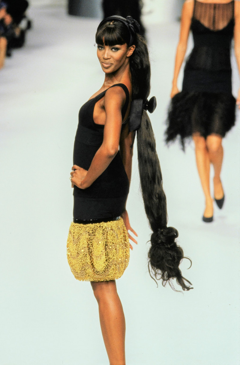 069-chanel-fall-1995-couture-detail-CN10008137-naomi-campbell.jpg