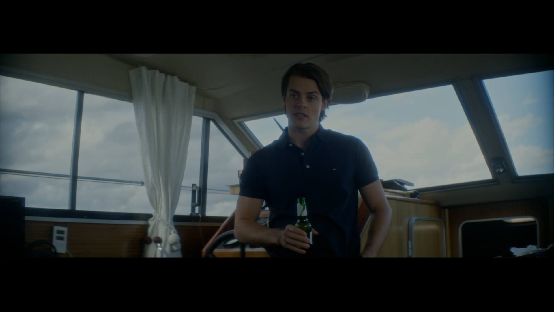 Leave.2022.1080p.BDREMUX.AVC-Нечипорук.mkv_snapshot_01.00.26.875.png