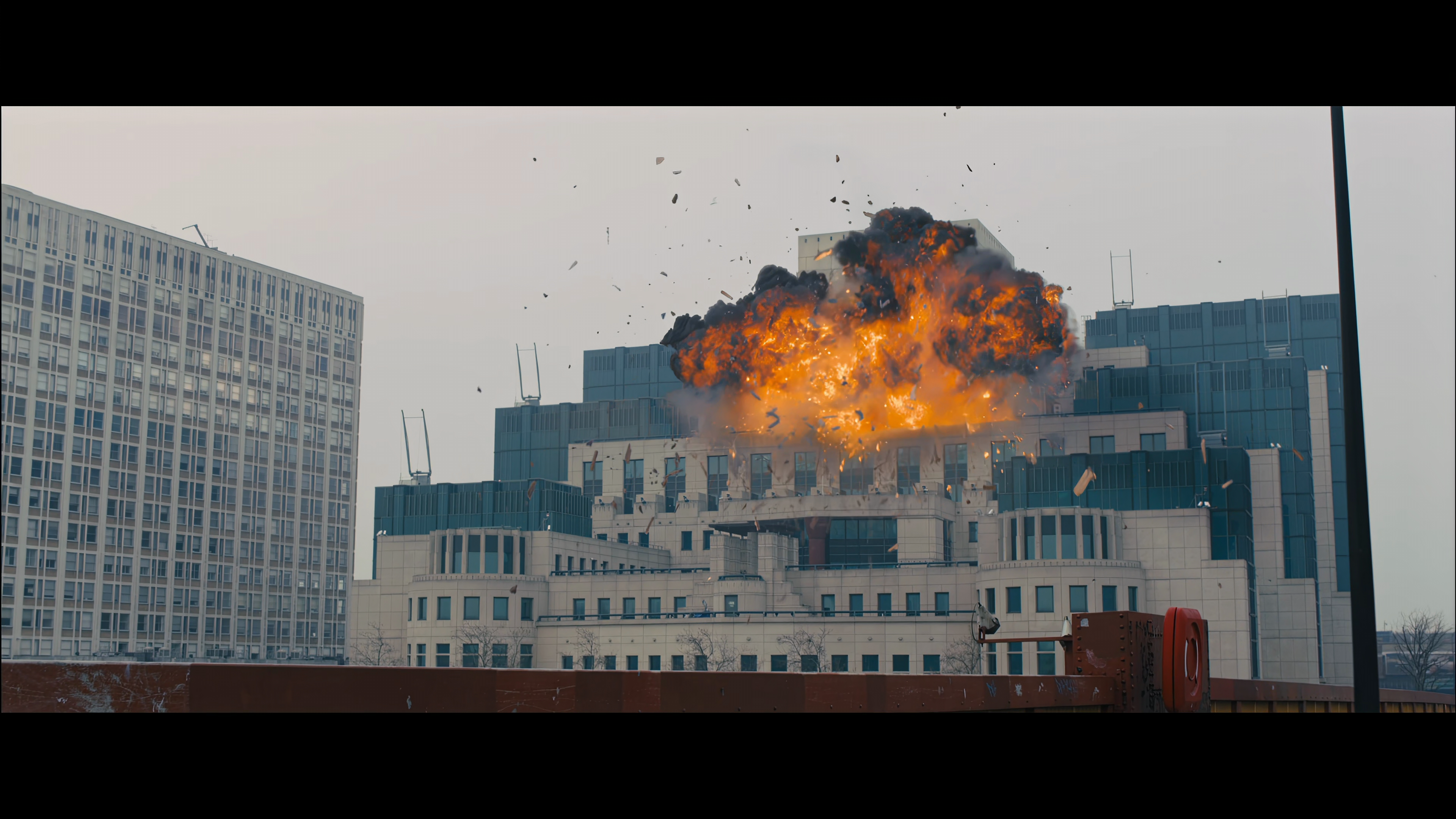 007.2012 Skyfall - Координаты скайфол 4K.mkv_20230614_111756.431.png