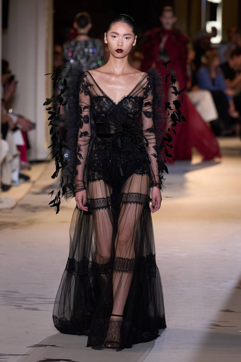 00026-zuhair-murad-fall-2023-couture-credit-gorunway.jpg