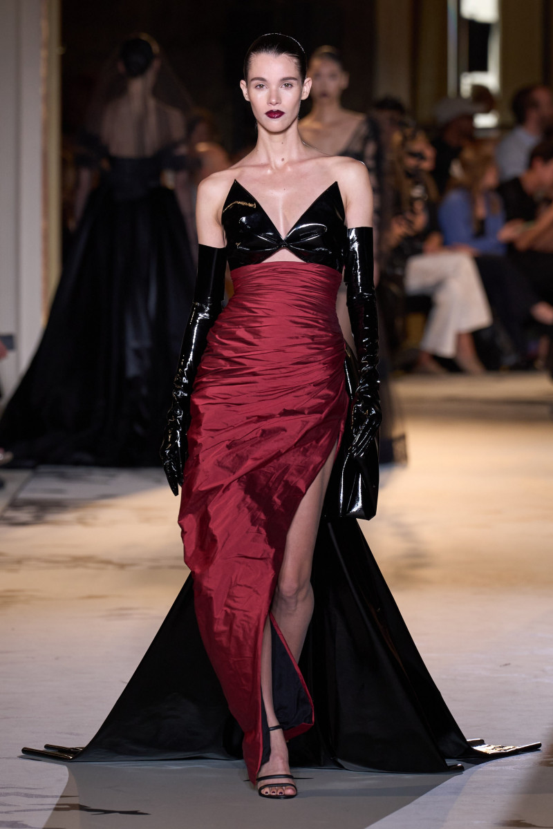 00025-zuhair-murad-fall-2023-couture-credit-gorunway.jpg