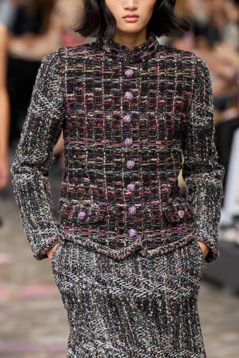 00027-chanel-fall-2023-couture-detail-credit-gorunway.jpg