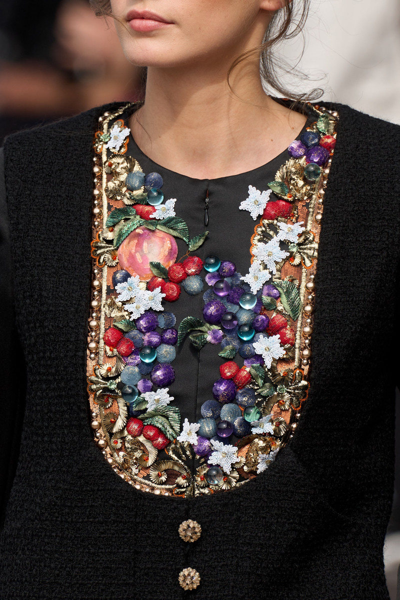 00074-chanel-fall-2023-couture-detail-credit-gorunway.jpg