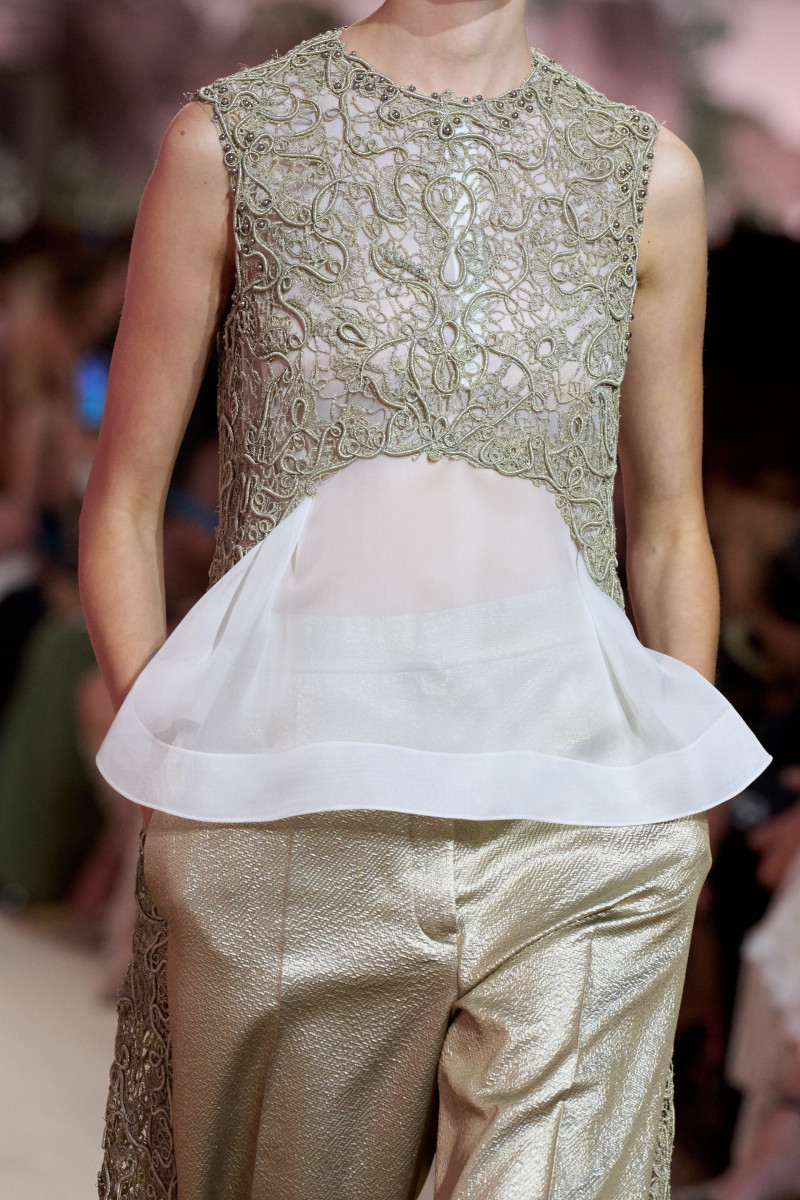 00095-christian-dior-fall-2023-couture-details-credit-gorunway.jpg