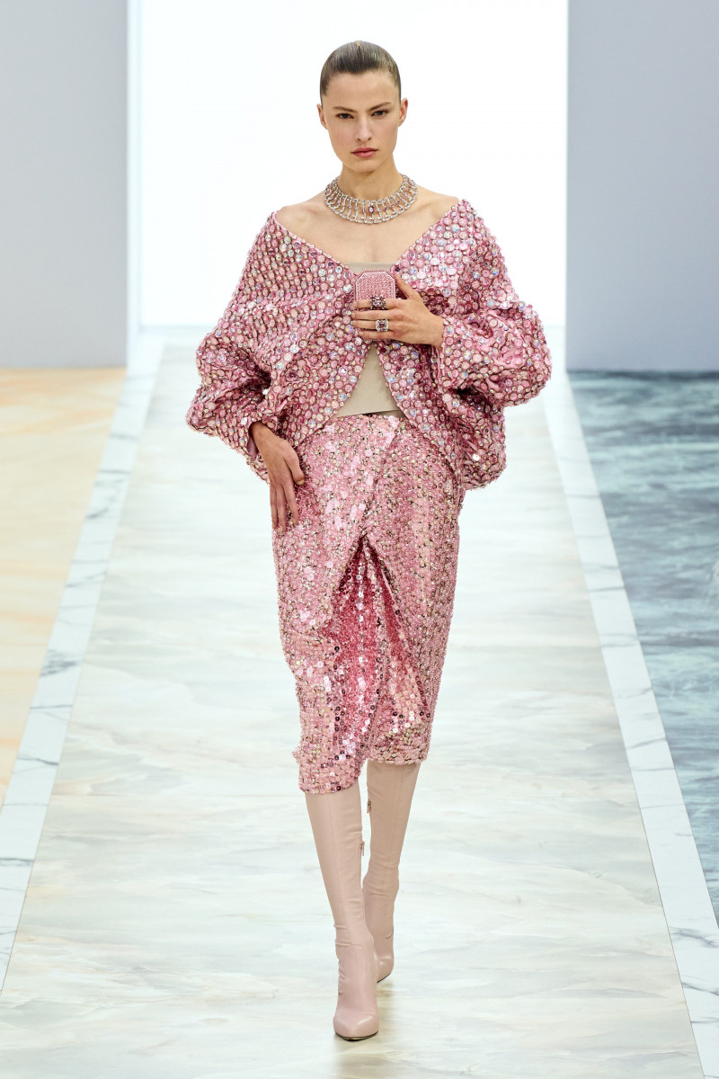 00036-fendi-fall-2023-couture-credit-gorunway.jpg