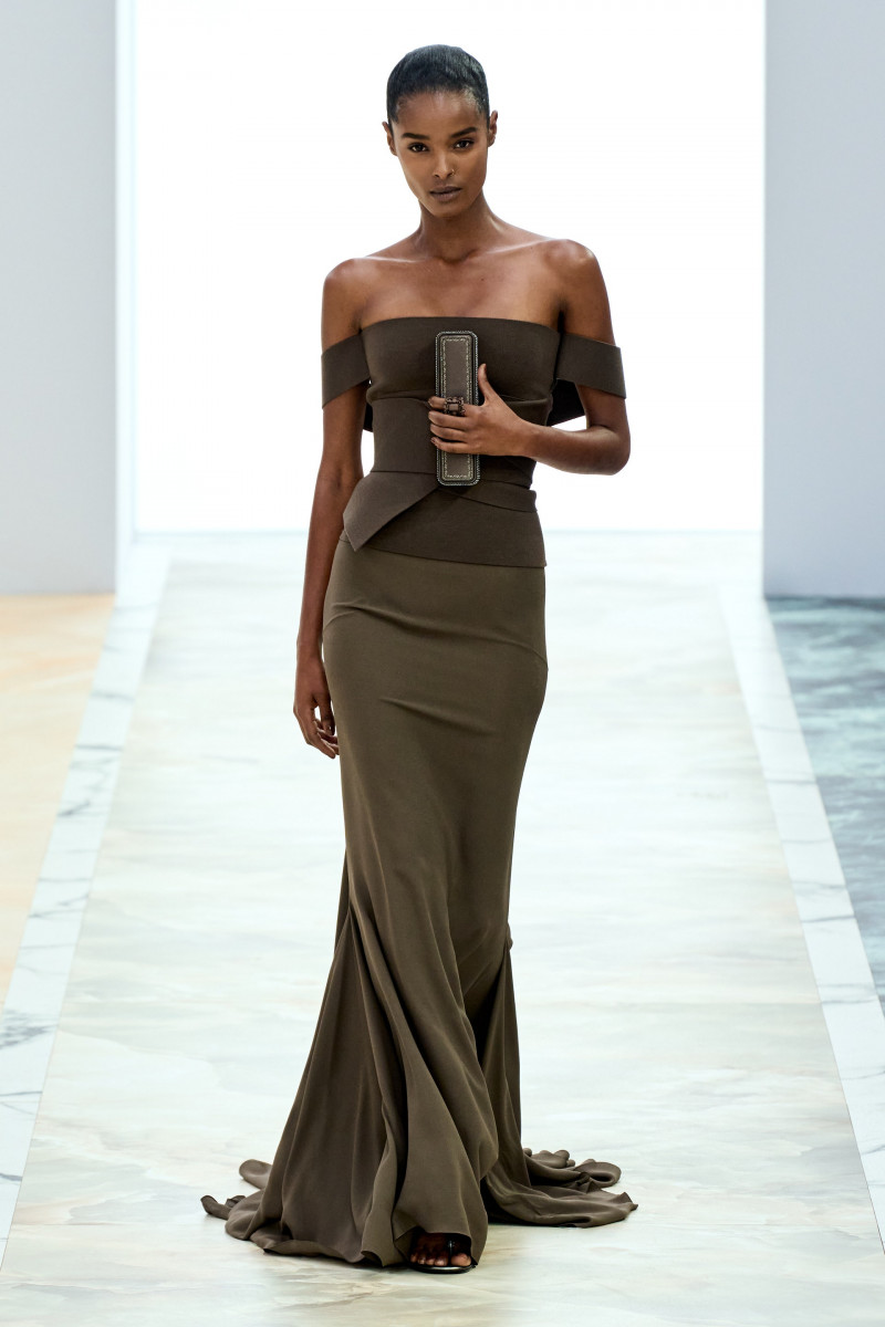 00011-fendi-fall-2023-couture-credit-gorunway.jpg