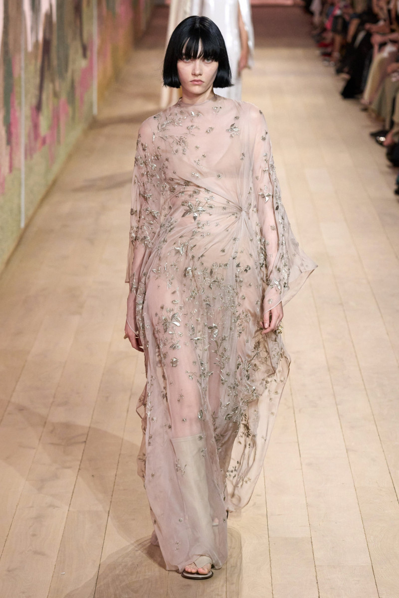 00064-dior-fall-2023-couture-credit-gorunway.jpg