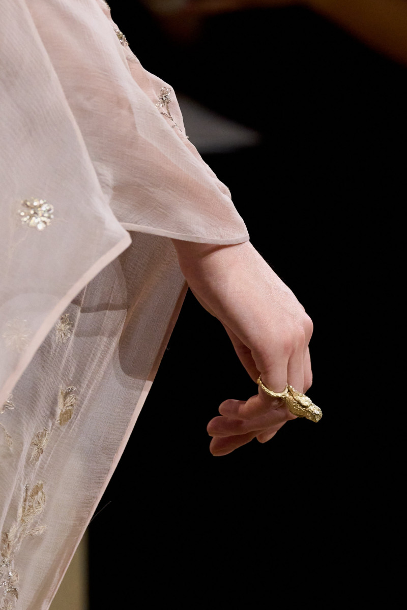 00124-christian-dior-fall-2023-couture-details-credit-gorunway.jpg