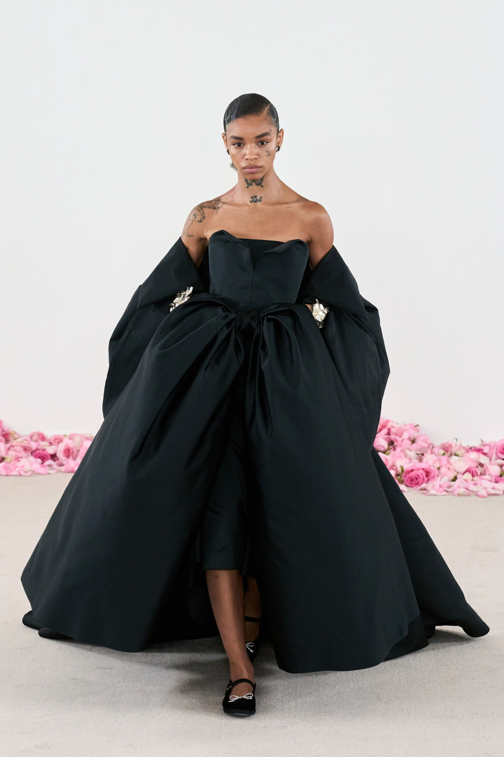 00003-giambattista-valli-fall-2023-couture-credit-gorunway.jpg