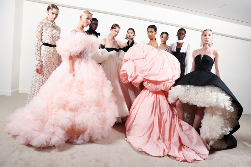 backstage-giambattista-valli-couture-fall-2023-paris-021.jpg
