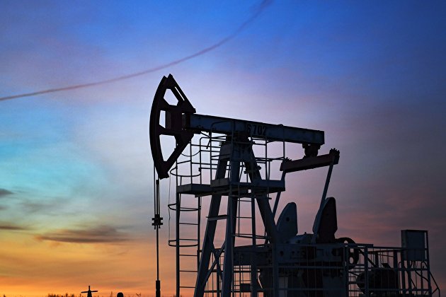 Добыча нефти в России в июне снизилась на 100 тысяч баррелей в сутки