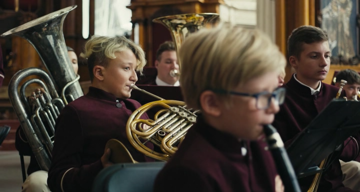 Parade 2022 WEB-DLRip.avi_snapshot_00.01.59.png