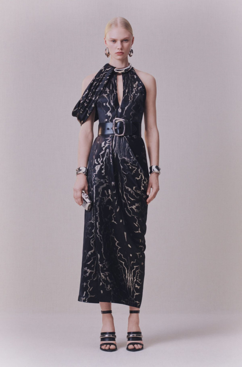 Alexander-McQueen-pre-fall-20-5452-1578994141.jpg